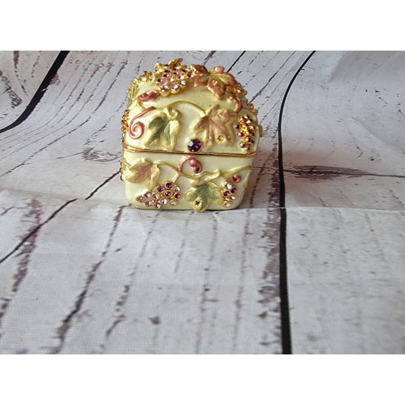 Rucinni Jeweled Trinket Box Filigree Grape Vine Leaves Gold Ring Gift - Picture 3 of 13